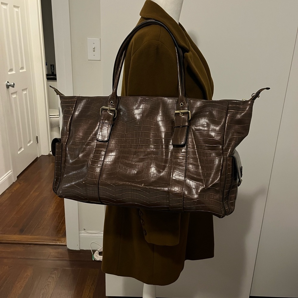 LARGE TRAVEL BAG - BROWN - FAUX ALLIGATOR LEATHER- GOOD CONDITION - TRAVEL/WORK